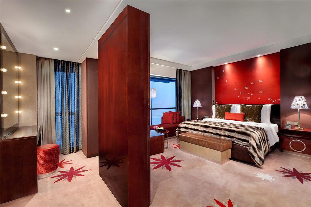 Le Meridien City Centre Bahrain Manama Luaran gambar A bedroom at the hotel