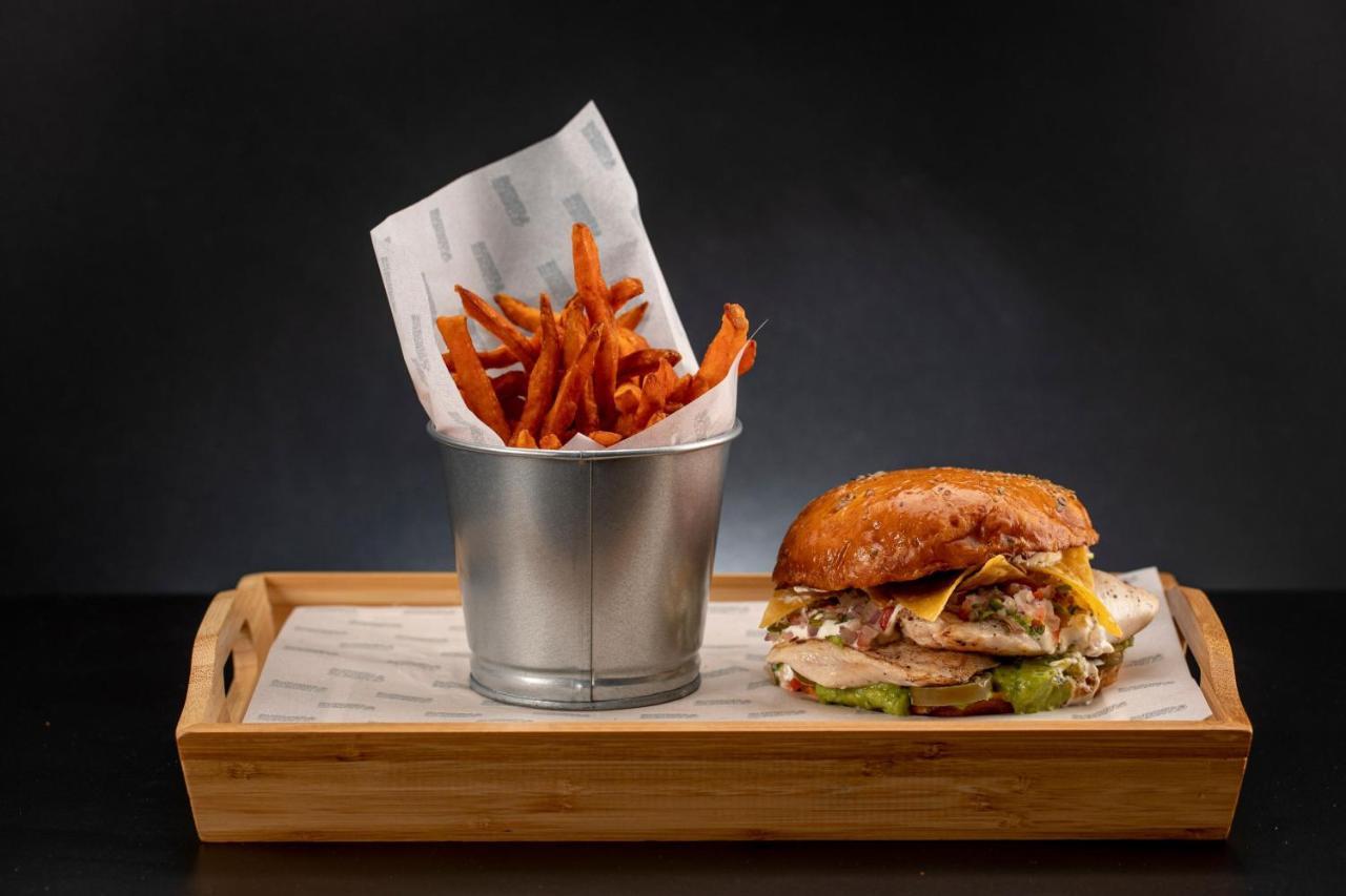 Le Meridien City Centre Bahrain Manama Luaran gambar A burger and fries