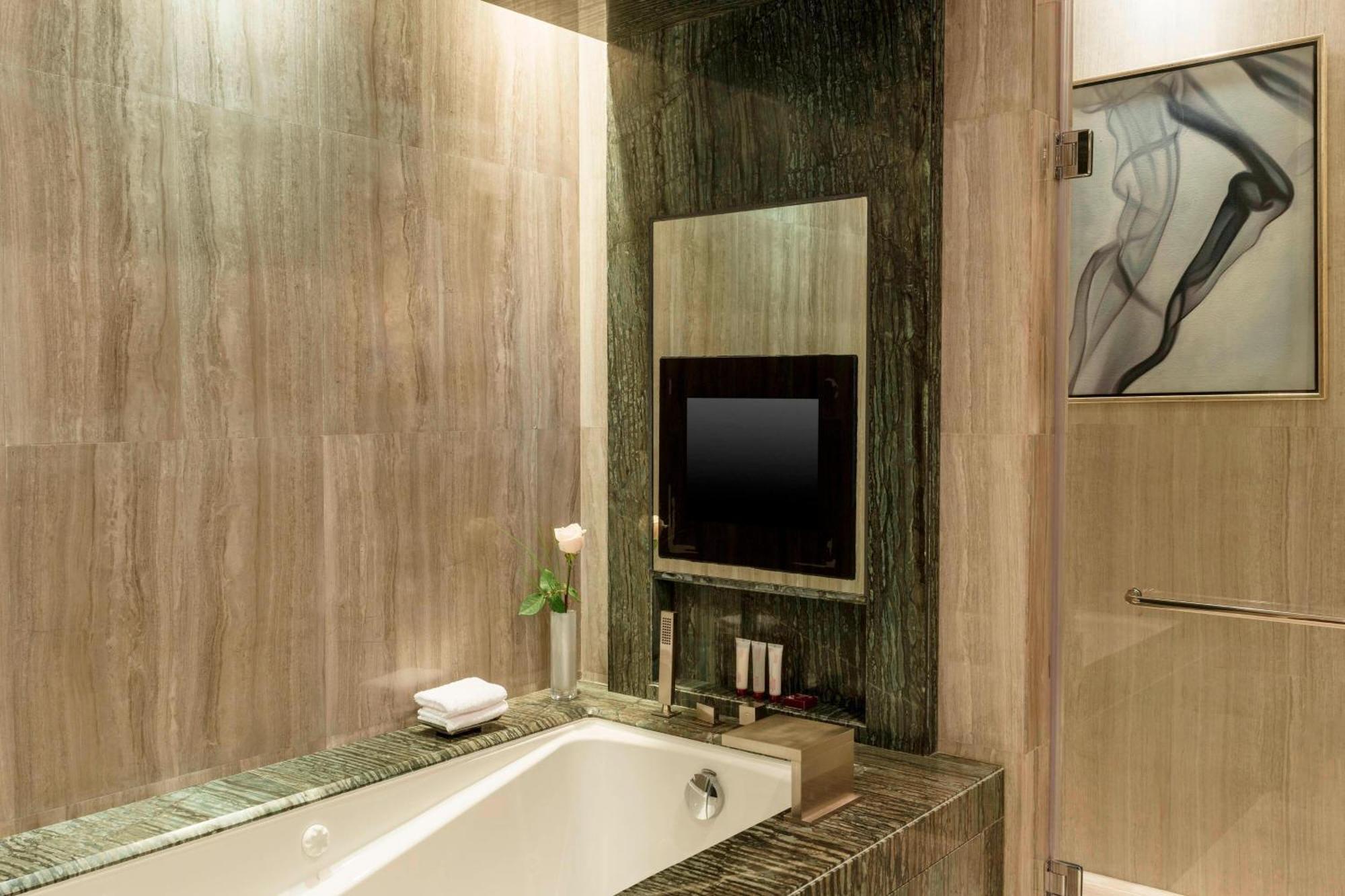 Le Meridien City Centre Bahrain Manama Luaran gambar Bathroom