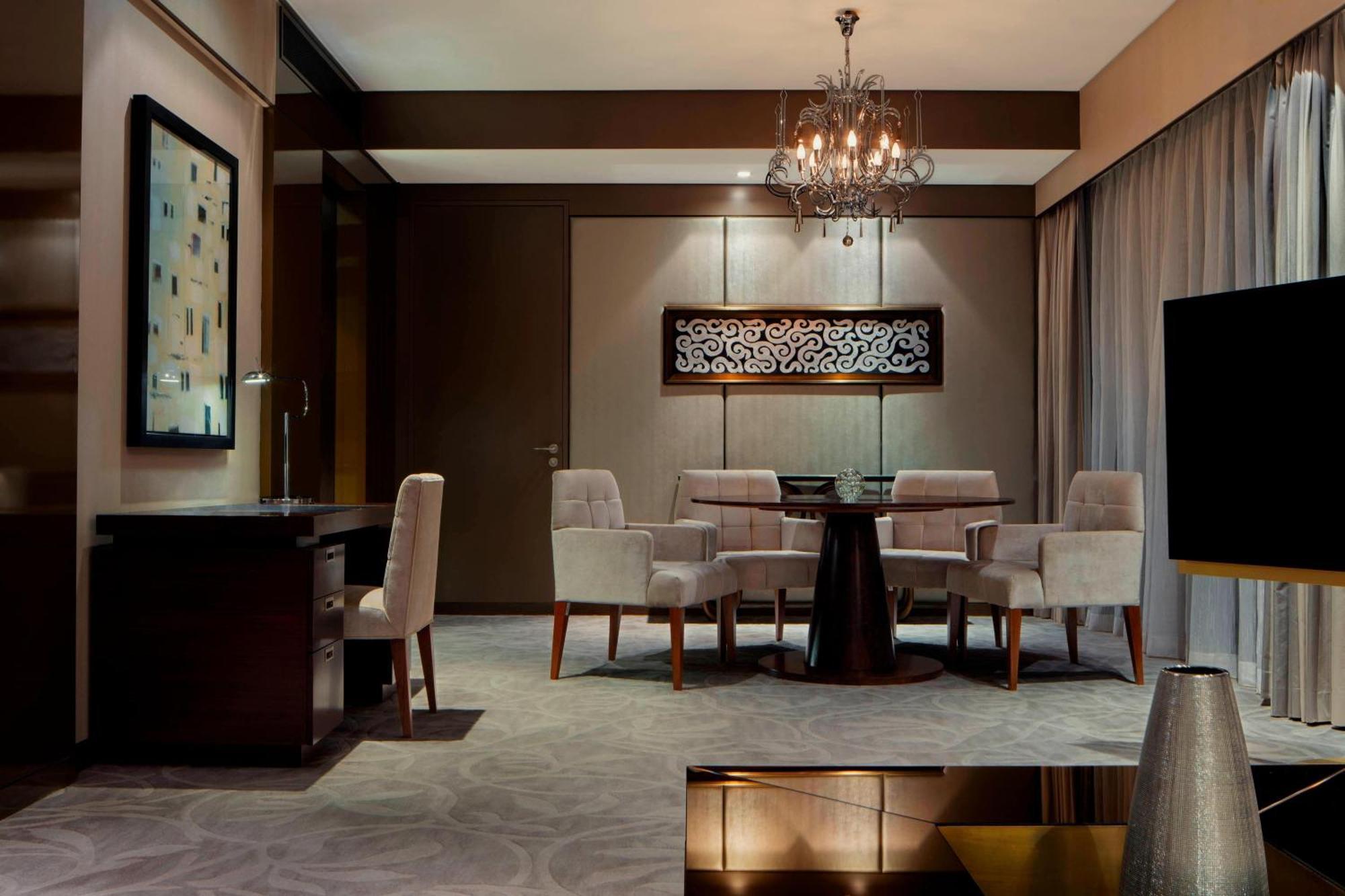 Le Meridien City Centre Bahrain Manama Luaran gambar A suite at the Ritz-Carlton, Singapore