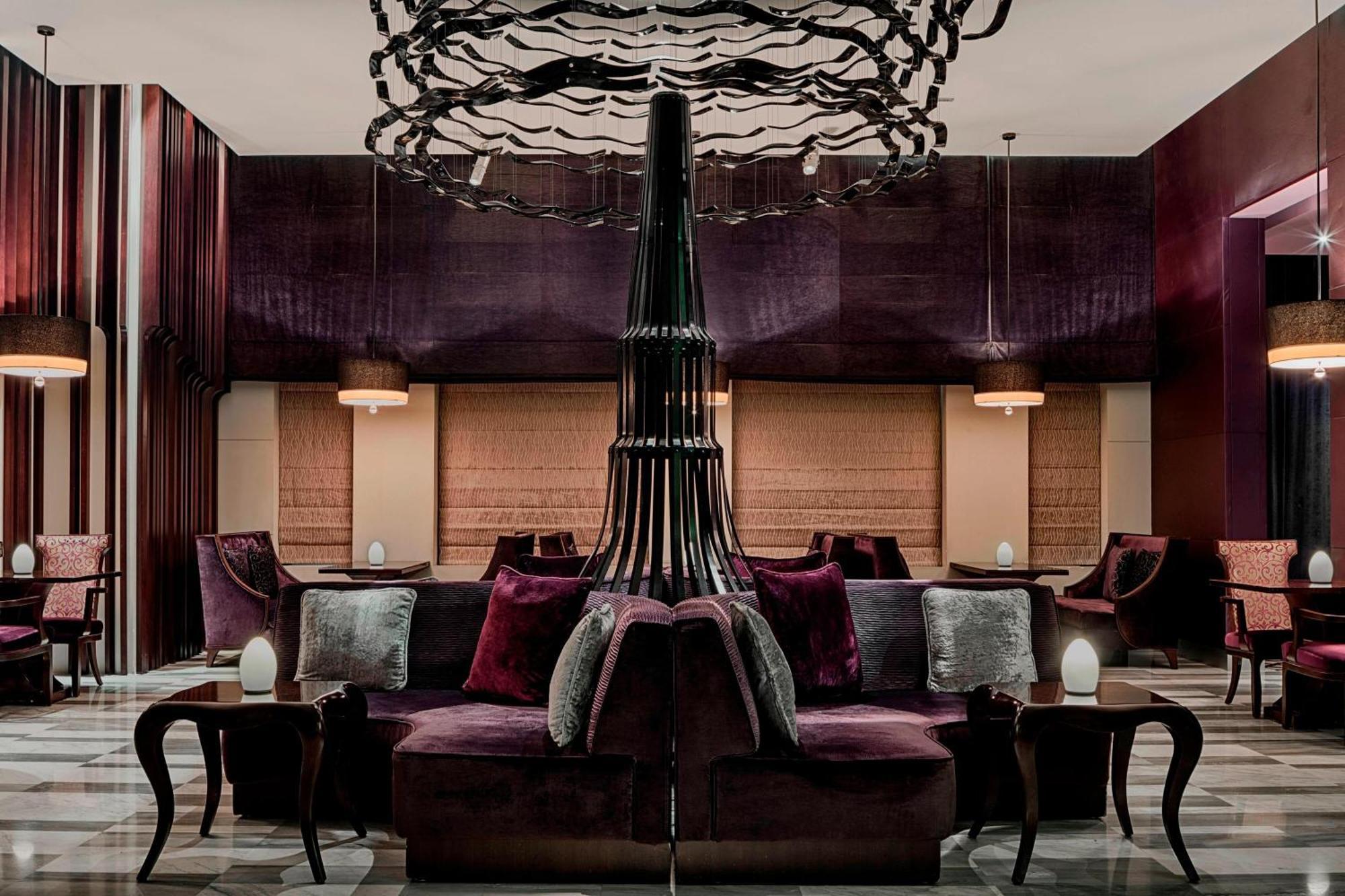 Le Meridien City Centre Bahrain Manama Luaran gambar The Lounge at The St Regis Mumbai