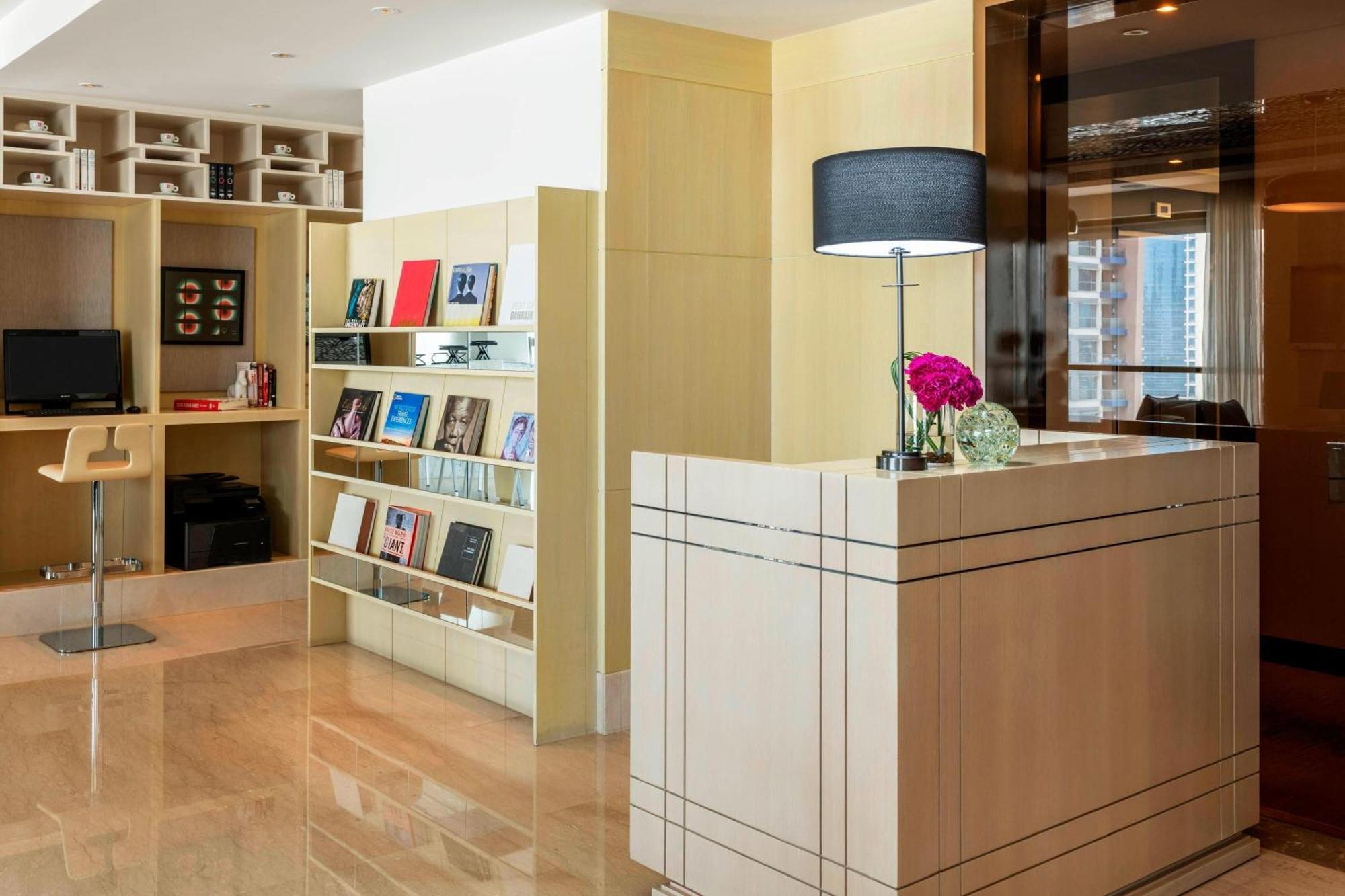 Le Meridien City Centre Bahrain Manama Luaran gambar Reception area