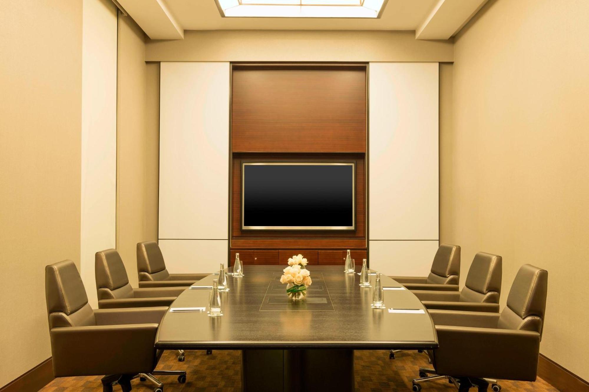 Le Meridien City Centre Bahrain Manama Luaran gambar A boardroom at the Four Seasons Hotel, New York City