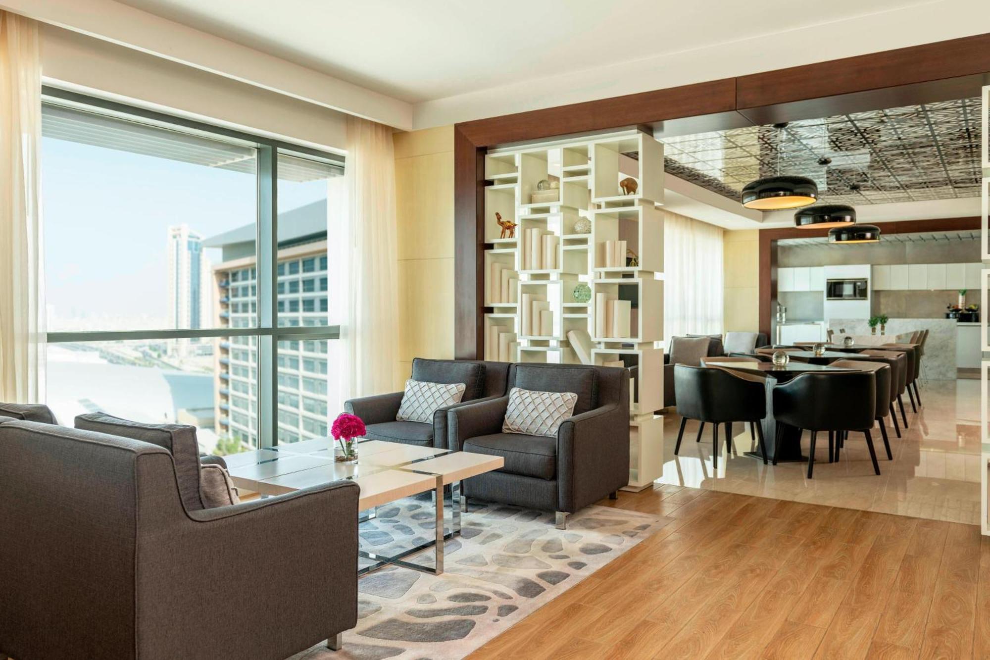 Le Meridien City Centre Bahrain Manama Luaran gambar Club Lounge at the hotel